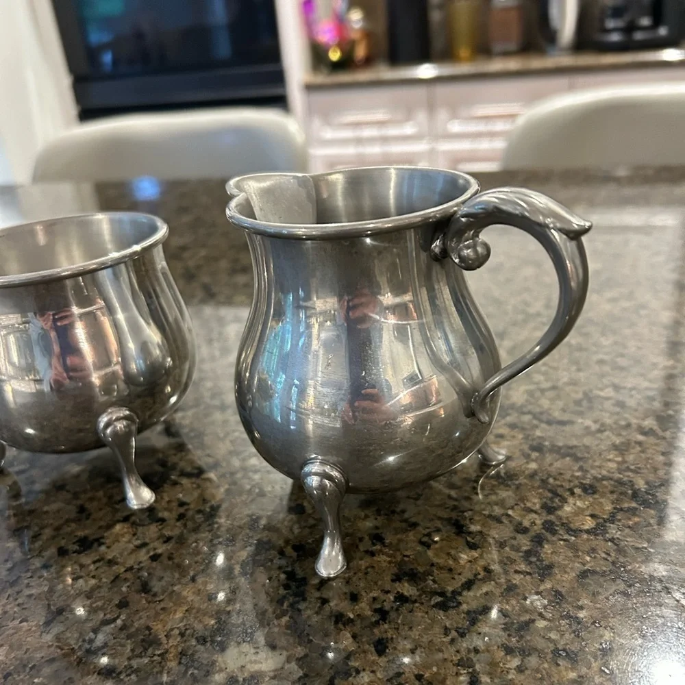 Williamsburg Pewter Hand-wrought Sugar Bowl and Creamer Beautiful Set - Picture 2 of 11